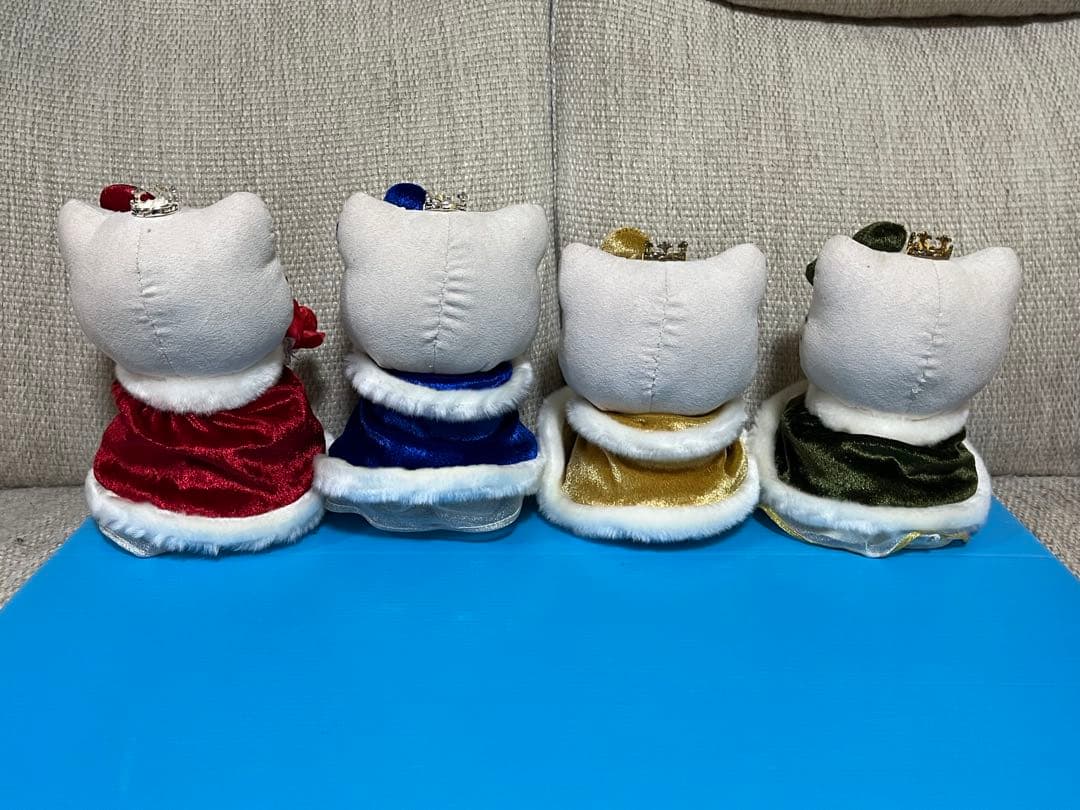 ハローキティぬいぐるみ ビンテージドールコレクション 赤青ゴールド緑　激レア品