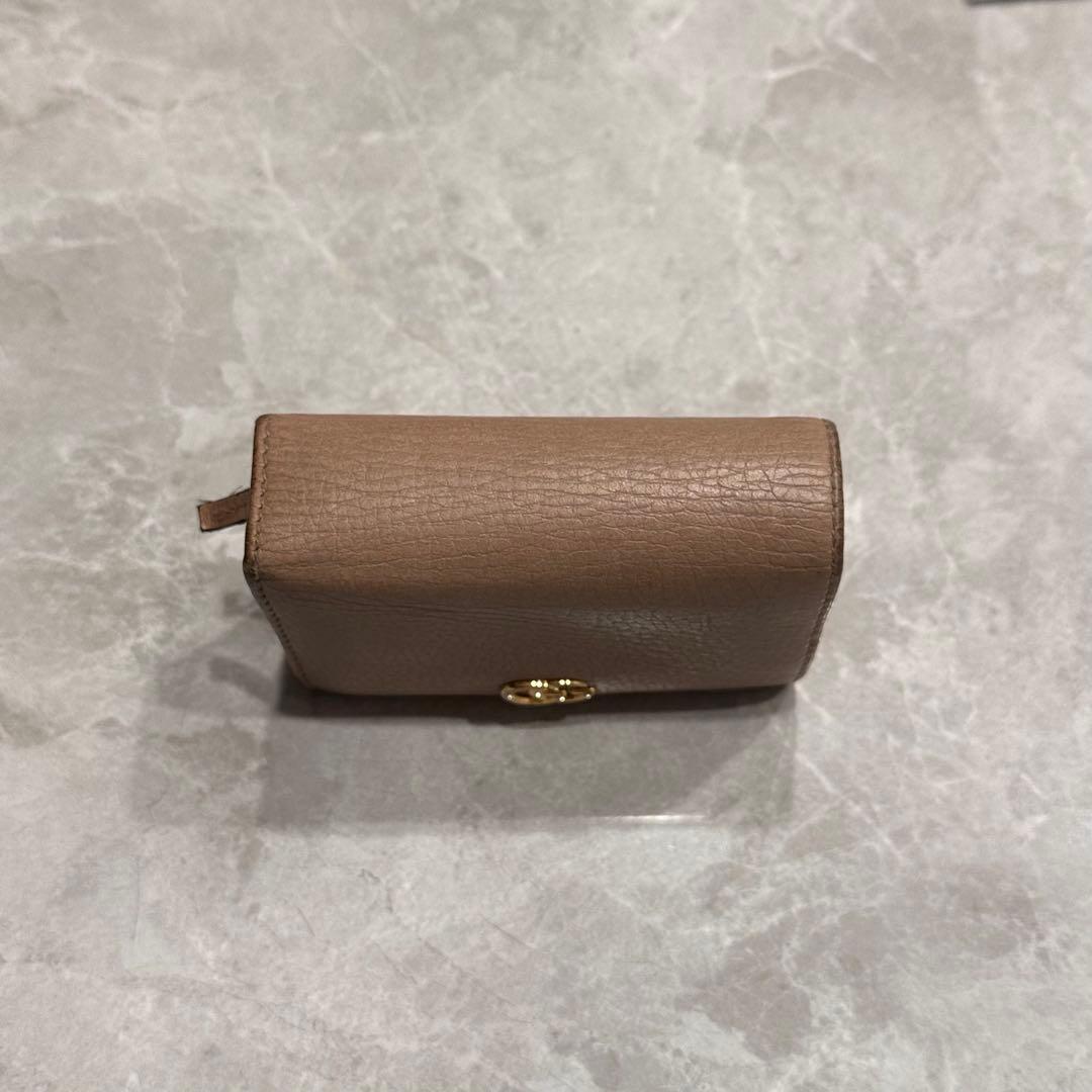 Gucci ベージュ 二つ折り財布 GGロゴ付き