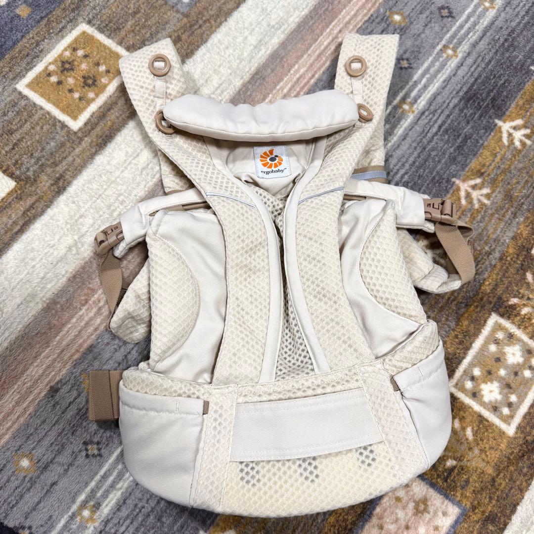 美品✨　エルゴベビー　オムニブリーズ　ベージュ　抱っこ紐