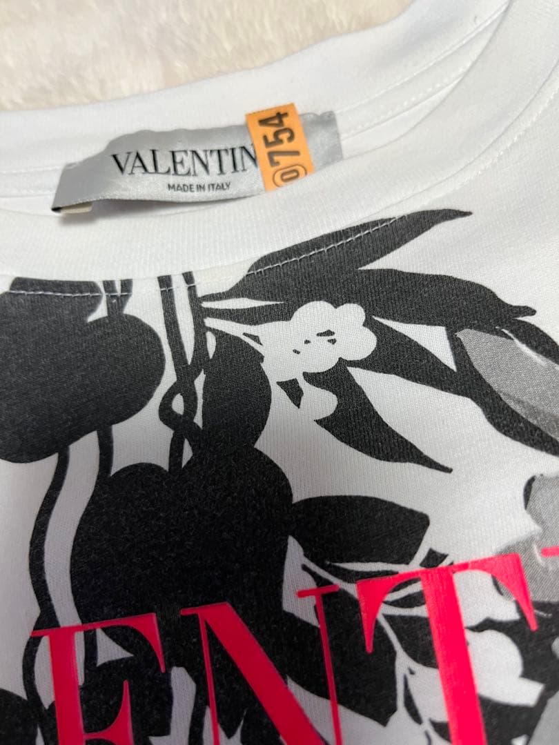 VALENTINOヴァレンティノ　Tシャツ