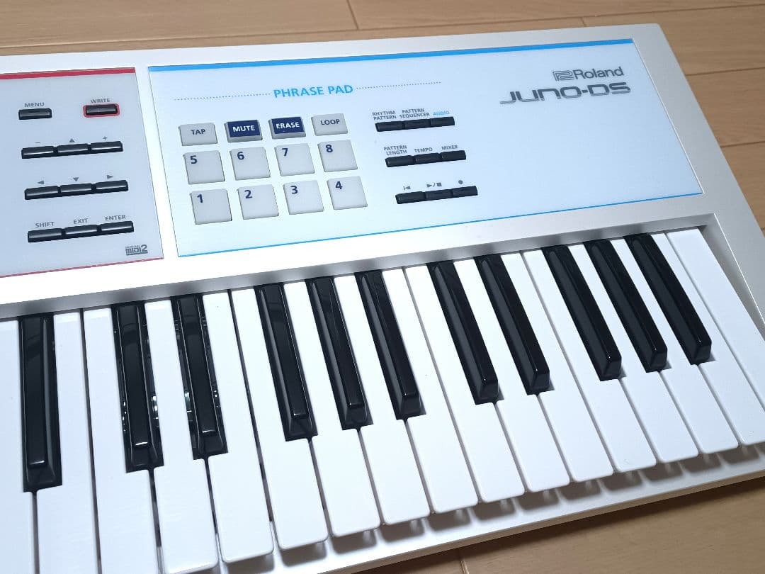 ☆少々難ありだけど美品！☆Roland JUNO-DS☆ホワイト