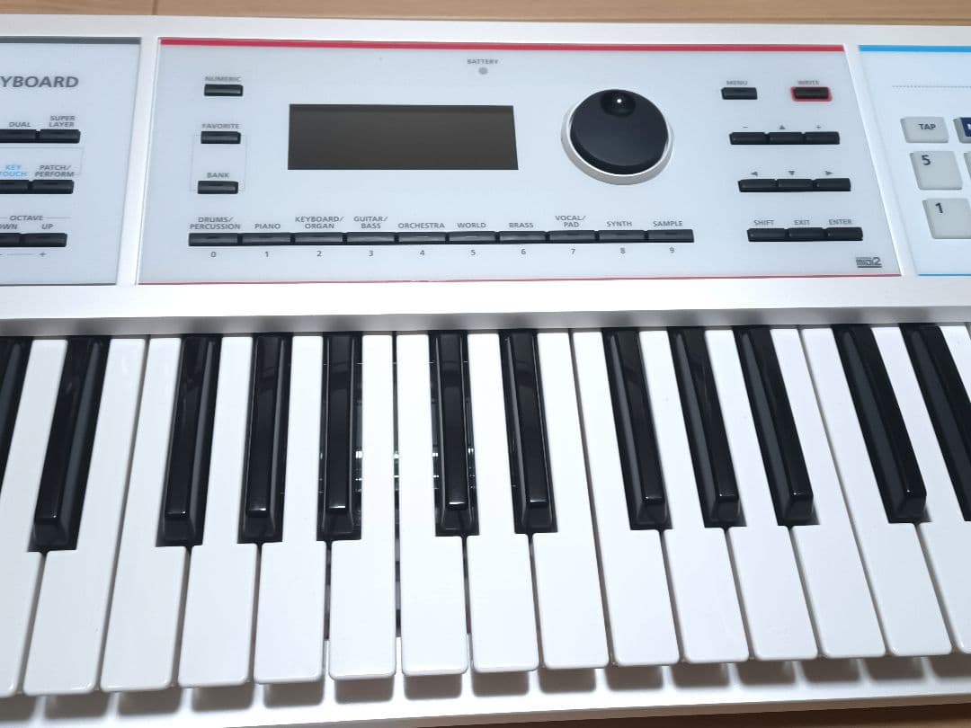☆少々難ありだけど美品！☆Roland JUNO-DS☆ホワイト