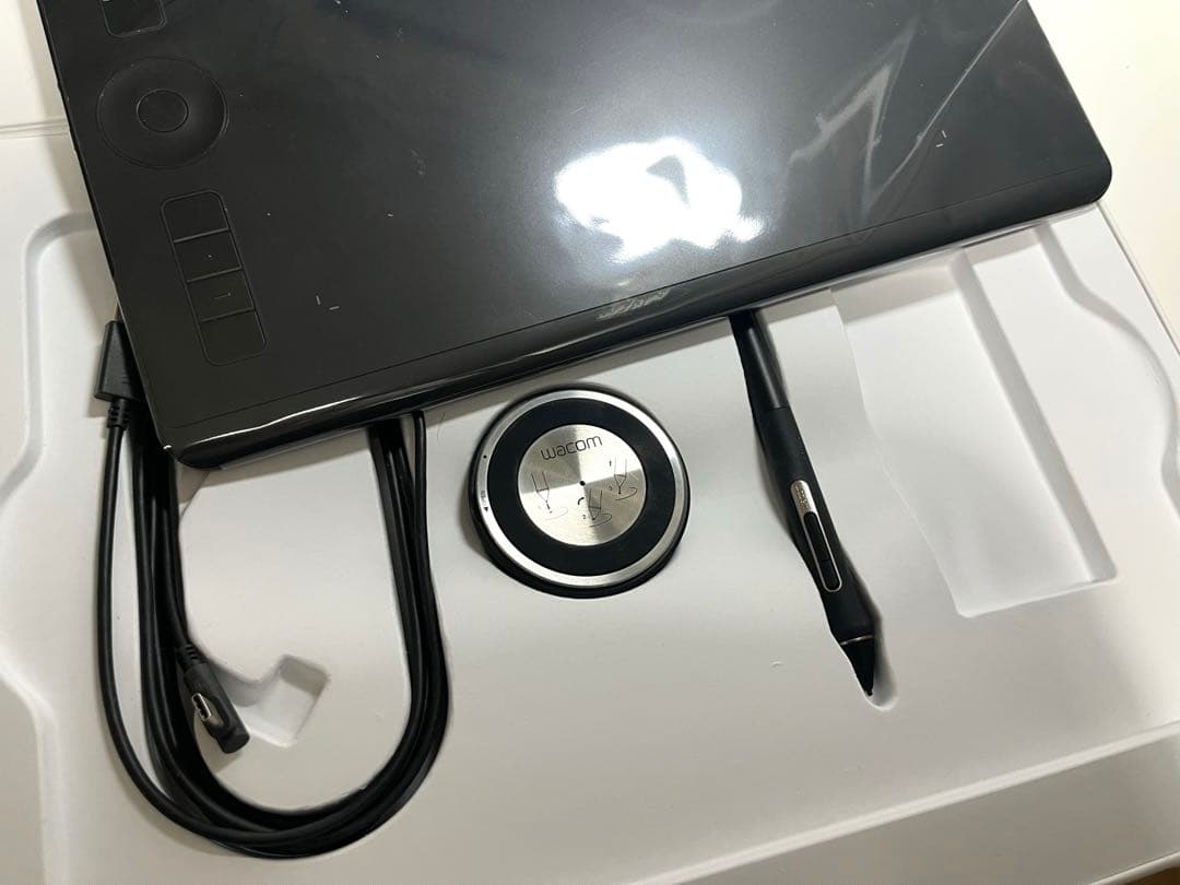 【お買い得】Wacom Intuos Pro PTH-660 ペンタブレット