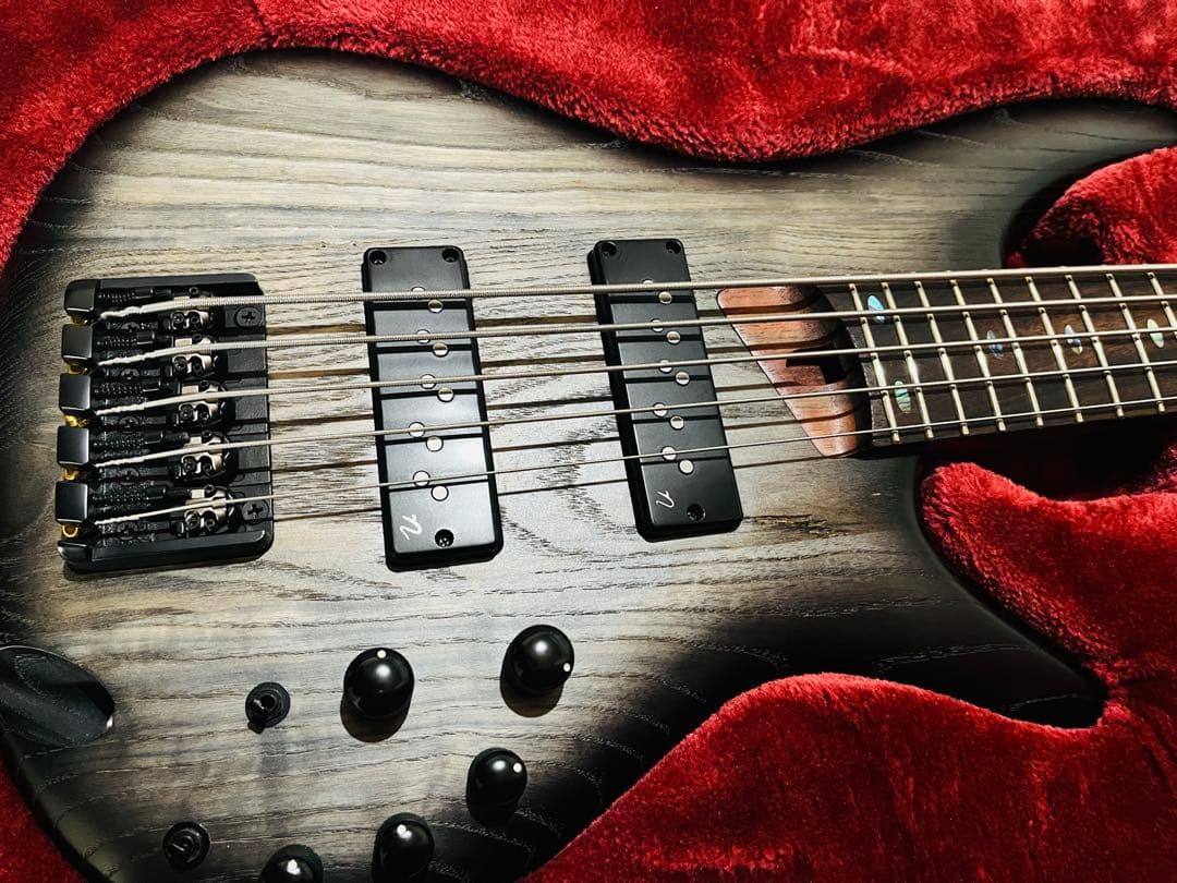 Ibanez SR605E-BKT 5弦ベース 純正ハードケース付き
