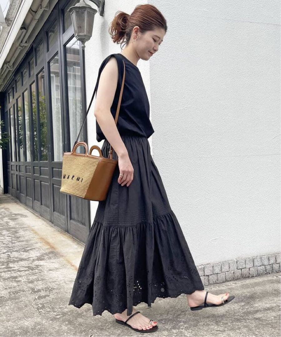 スピックアンドスパン　刺繍入りフリルロングスカート 黒38