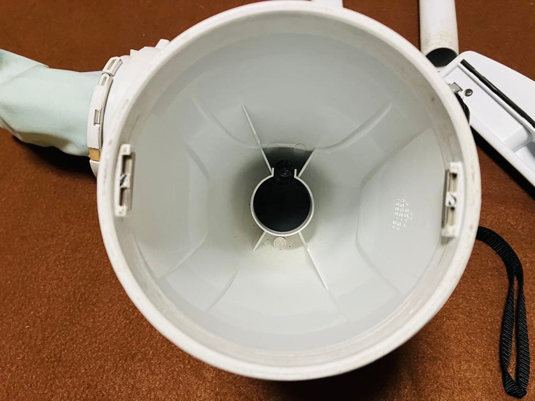マキタ 充電式クリーナー 掃除機 14.4V CL140FD バッテリー充電器付