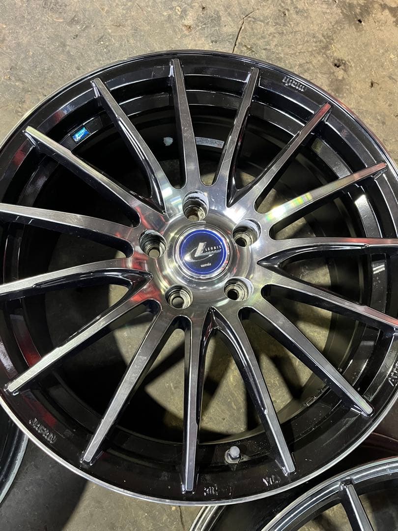 レオニス　18インチ　8j 4枚