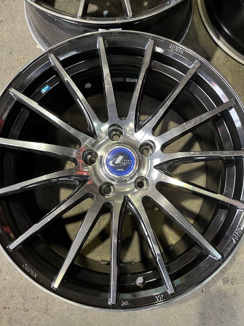 レオニス　18インチ　8j 4枚