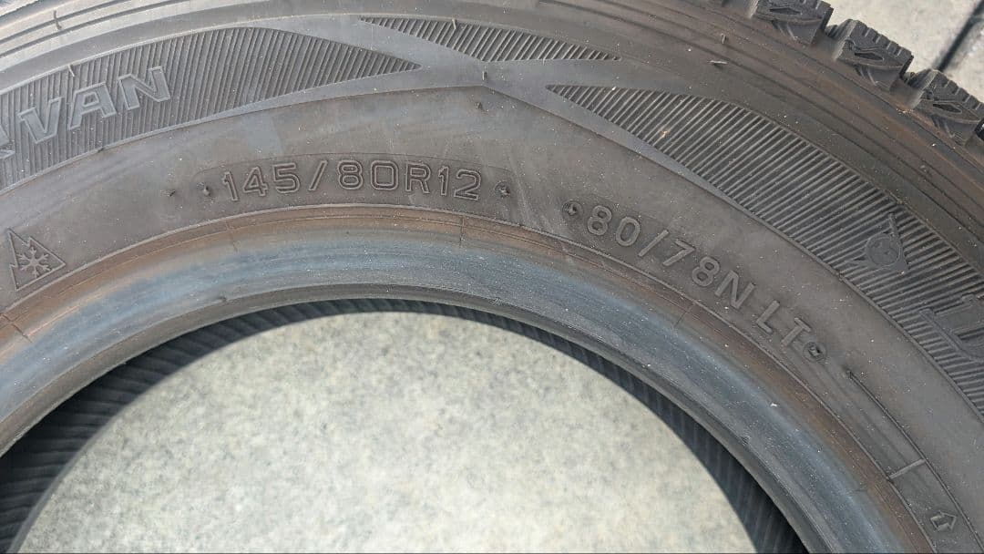 バリ溝！DUNLOP スタッドレスタイヤ 145/80R12 4本セット