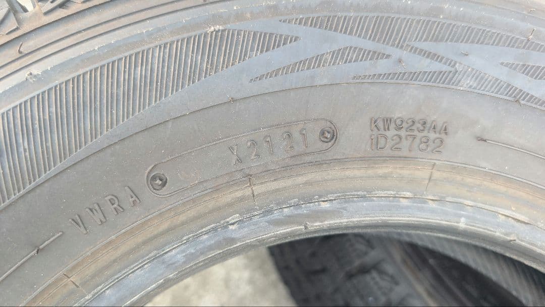 バリ溝！DUNLOP スタッドレスタイヤ 145/80R12 4本セット