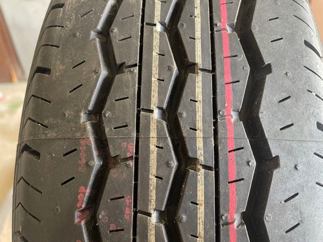 【１／2】タイヤ２本　ハイエース純正タイヤBRIDGESTONE ecopia