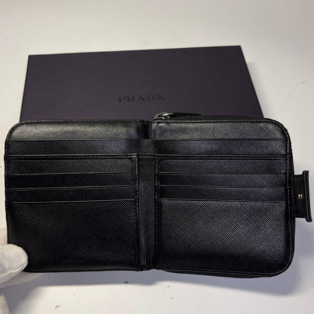 プラダ　ラウンドファスナー三角ロゴプレート　テスートナイロン　2つ折り財布