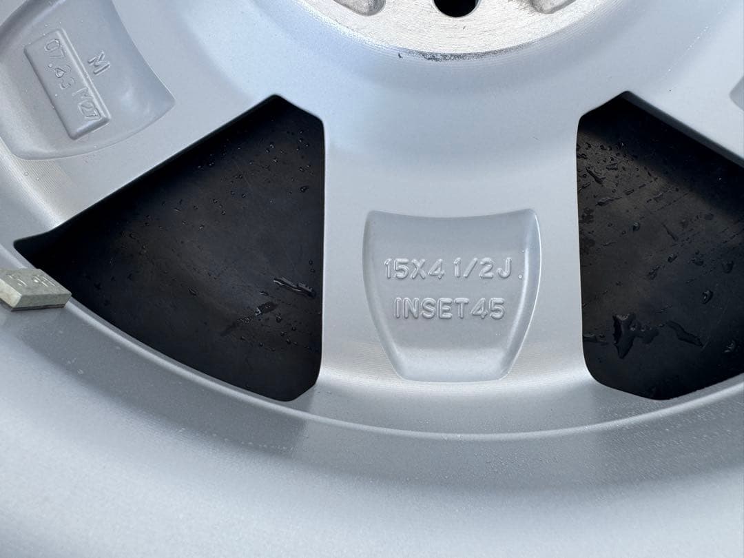 新車外し‼︎タフト　純正ホイール　シルバー　センターオーナメント付き②