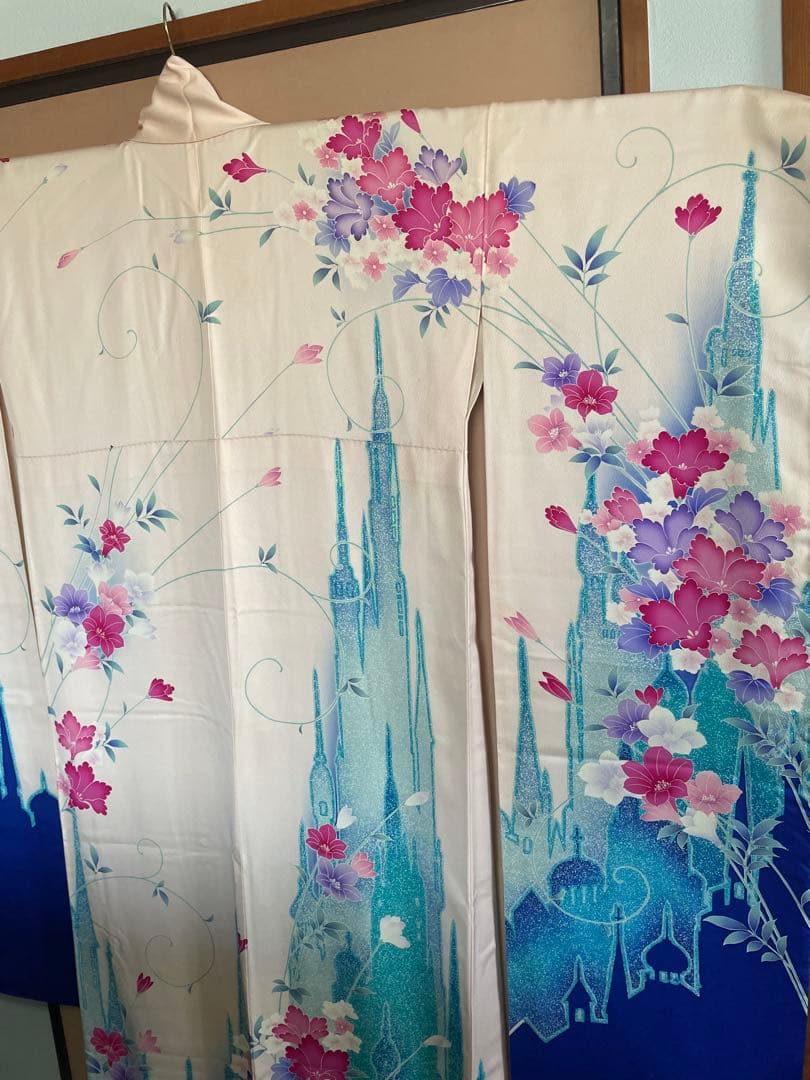 アナと雪の女王仕様　花柄振袖 クリーム×青×薄ピンク×紫