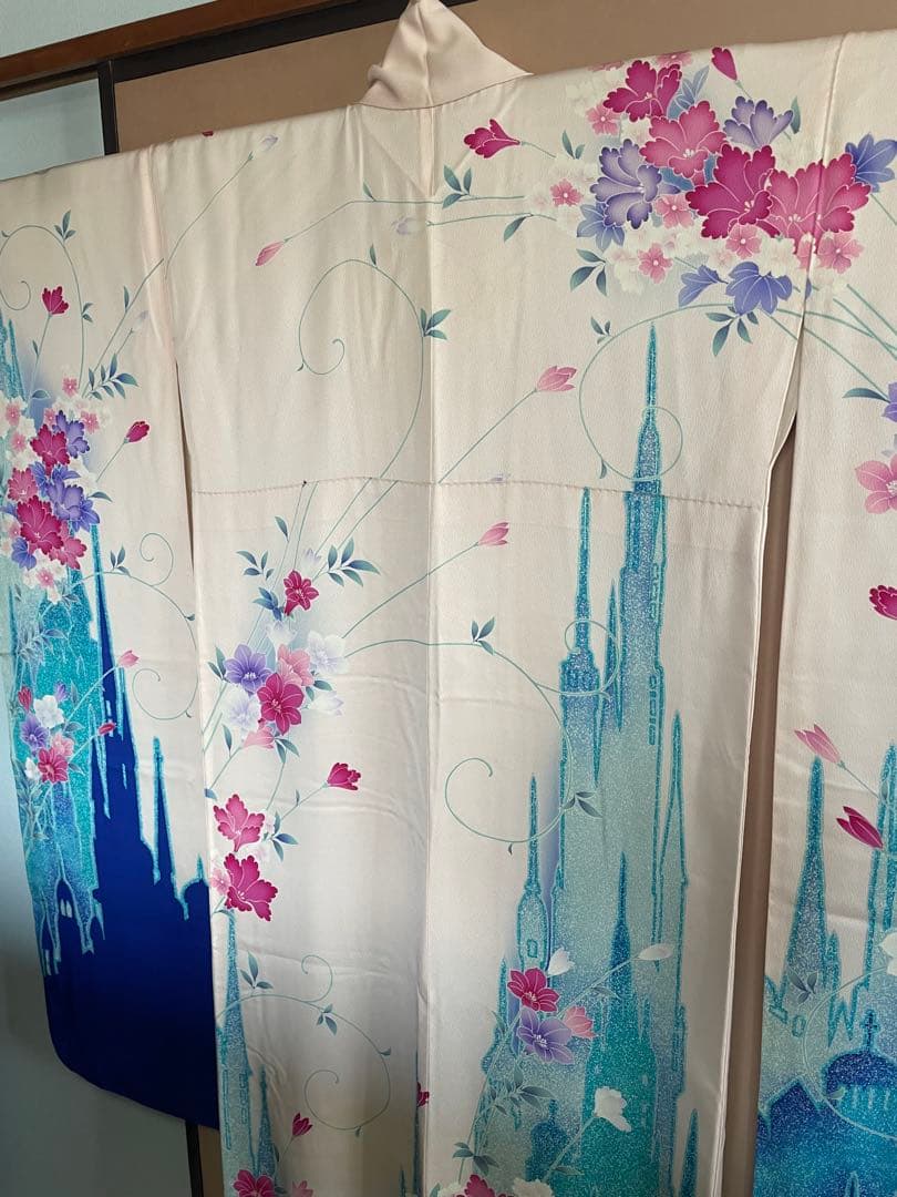 アナと雪の女王仕様　花柄振袖 クリーム×青×薄ピンク×紫