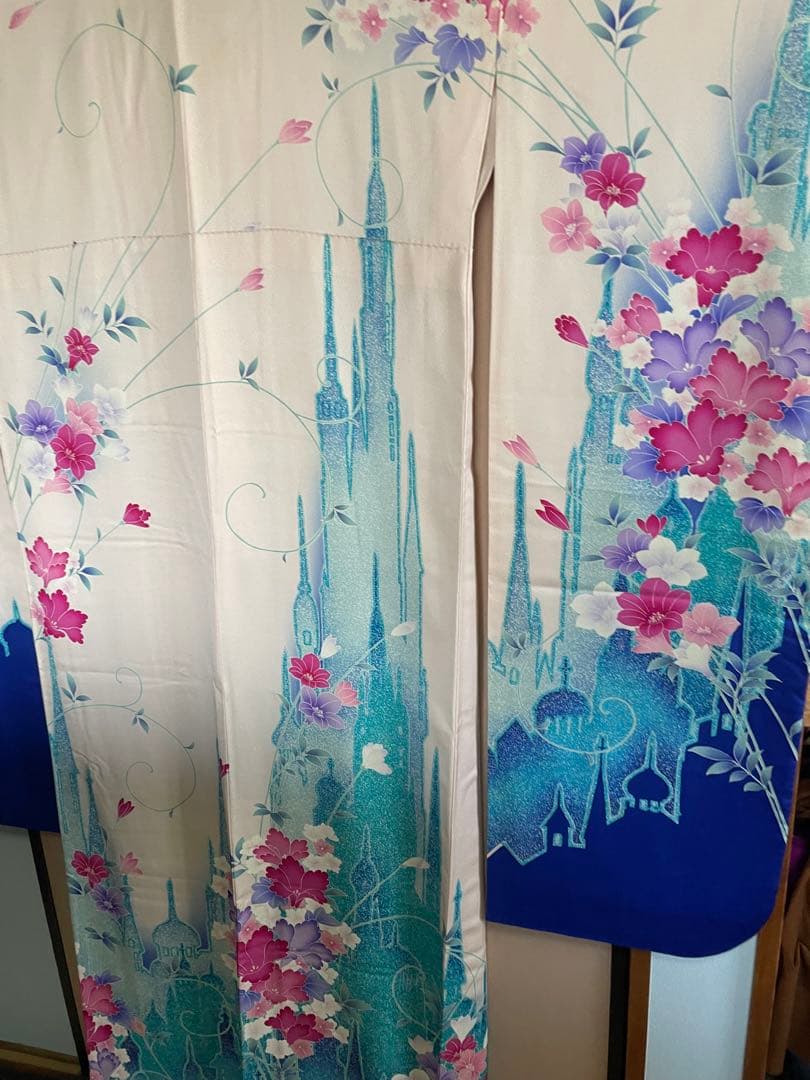 アナと雪の女王仕様　花柄振袖 クリーム×青×薄ピンク×紫