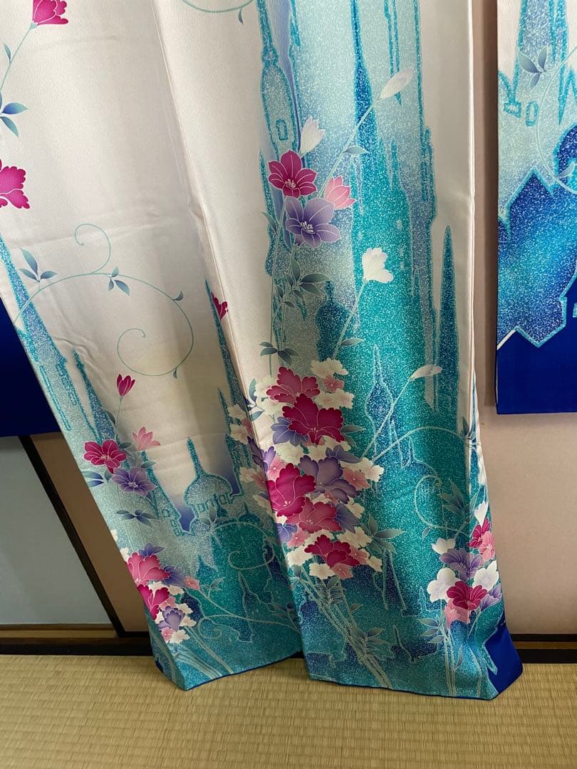 アナと雪の女王仕様　花柄振袖 クリーム×青×薄ピンク×紫