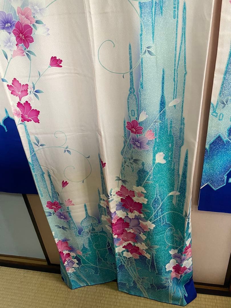 アナと雪の女王仕様　花柄振袖 クリーム×青×薄ピンク×紫
