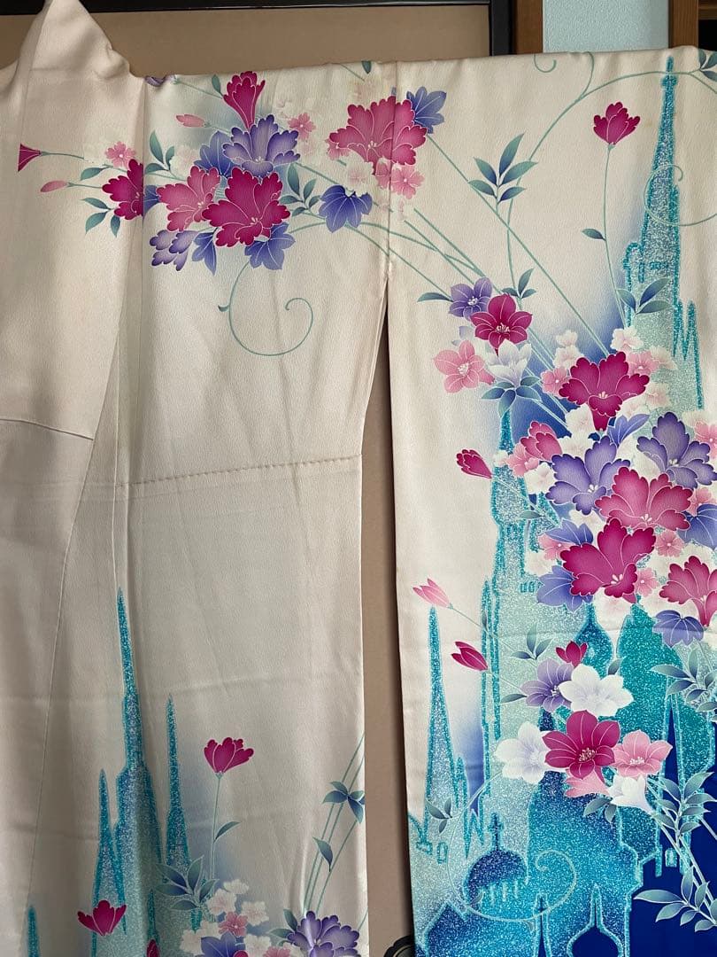 アナと雪の女王仕様　花柄振袖 クリーム×青×薄ピンク×紫