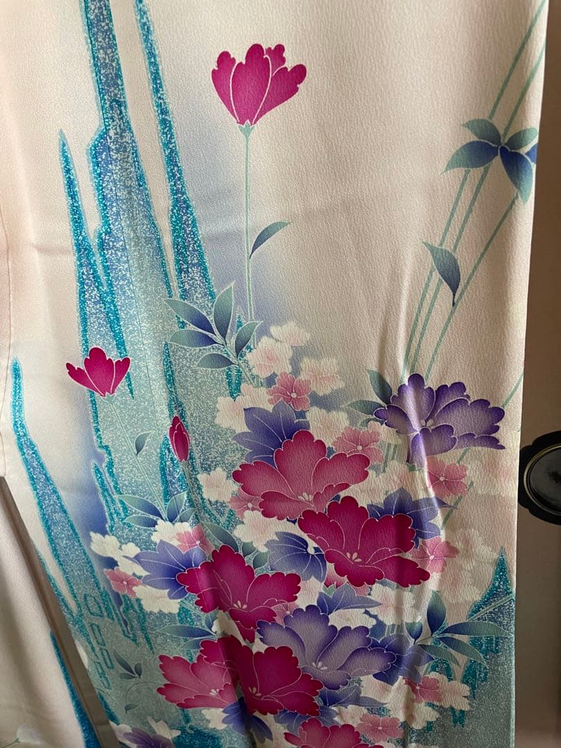 アナと雪の女王仕様　花柄振袖 クリーム×青×薄ピンク×紫
