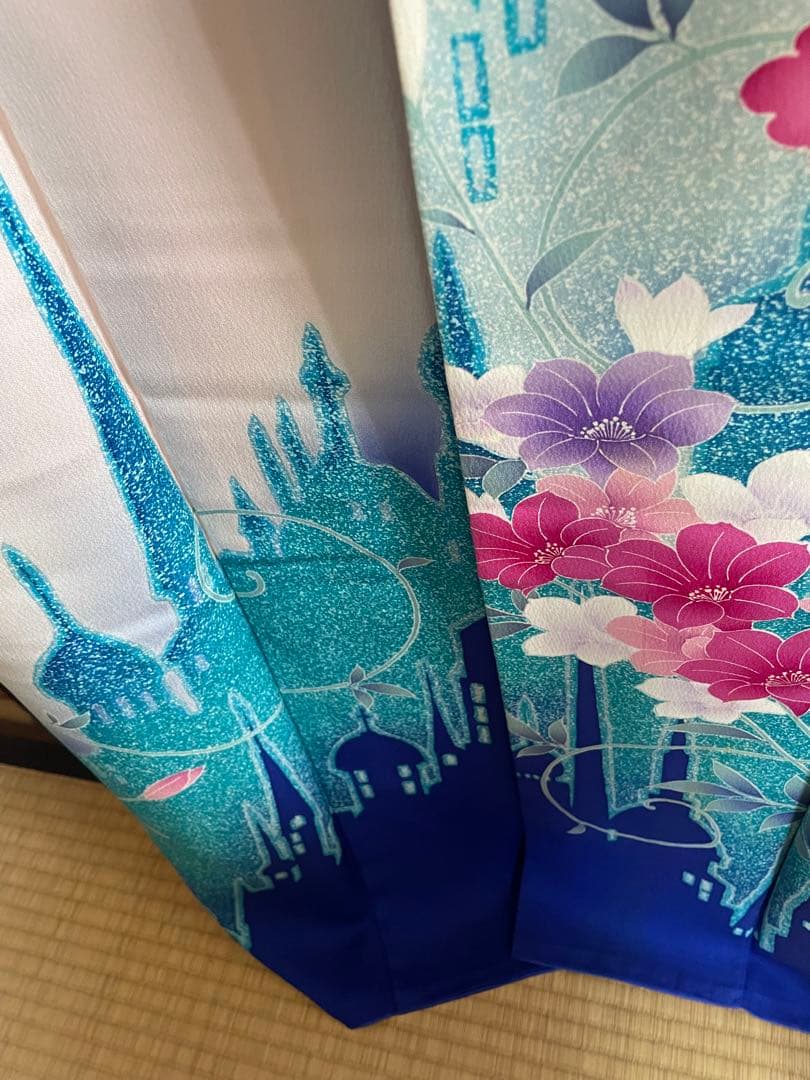 アナと雪の女王仕様　花柄振袖 クリーム×青×薄ピンク×紫