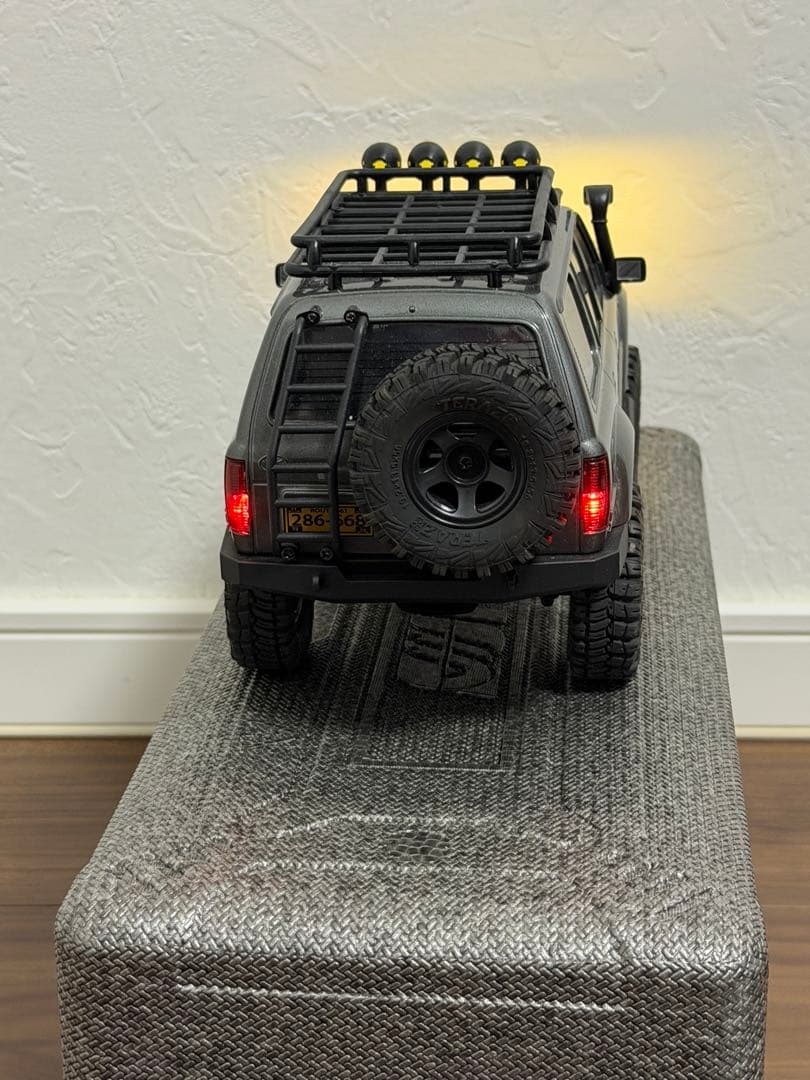 FMS LC80 トヨタ ランドクルーザー 1/18スケール RTR