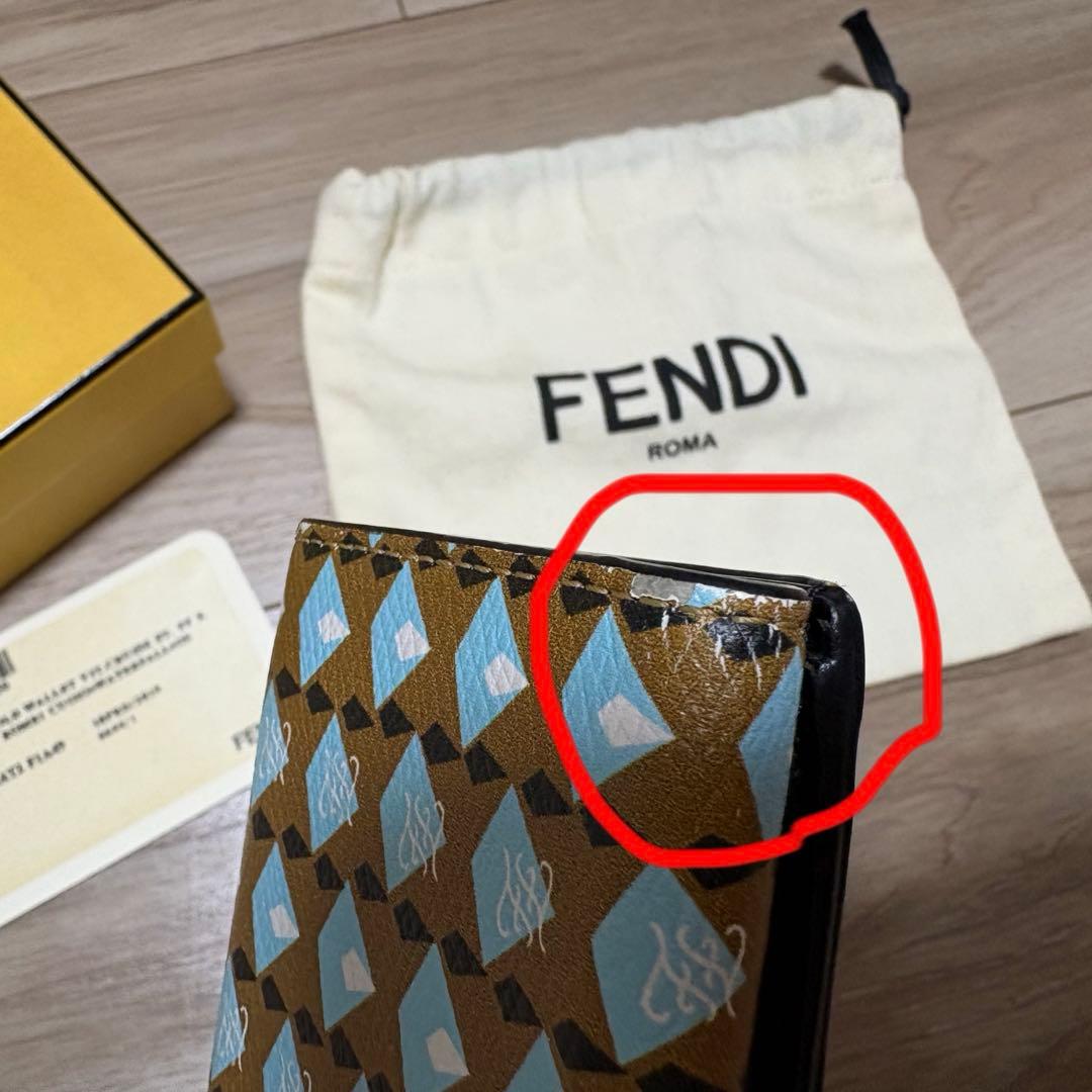 FENDI三つ折りウォレット　箱袋あり