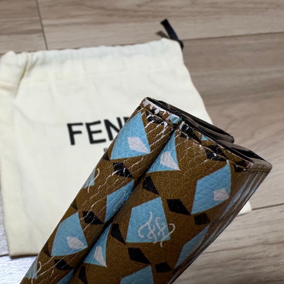 FENDI三つ折りウォレット　箱袋あり