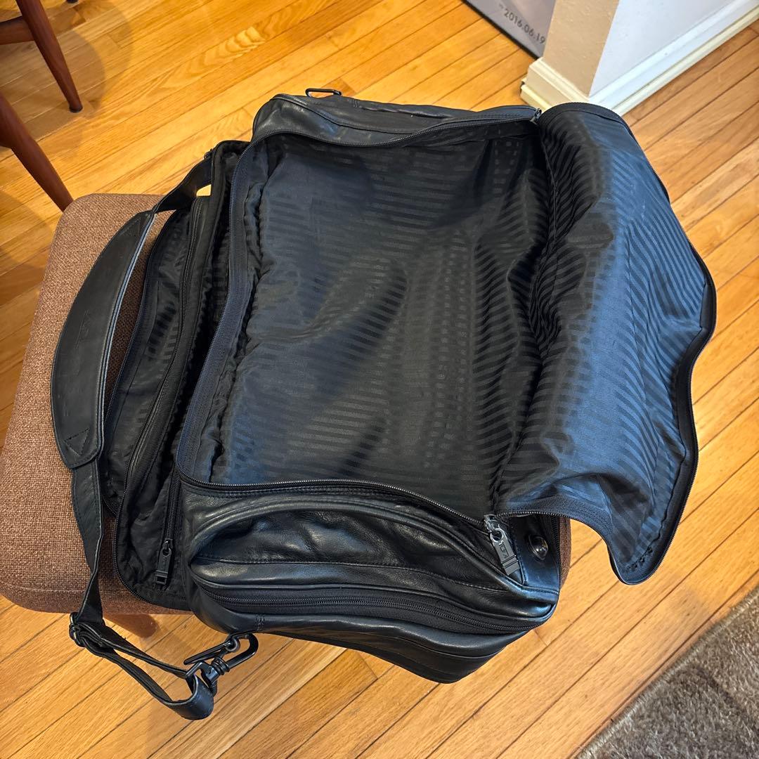 TUMI ブラック レザー ボストンバッグ
