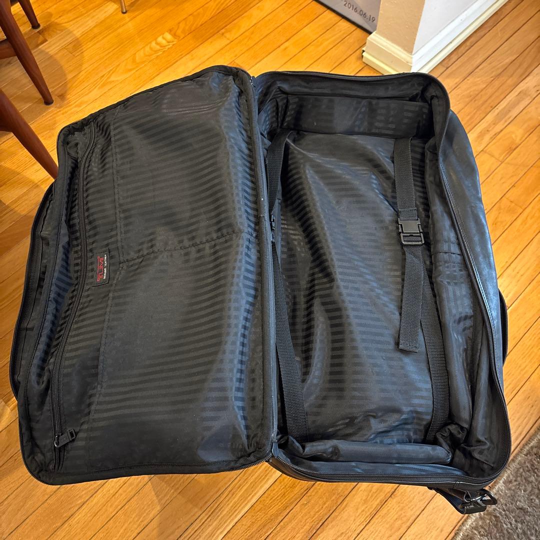 TUMI ブラック レザー ボストンバッグ