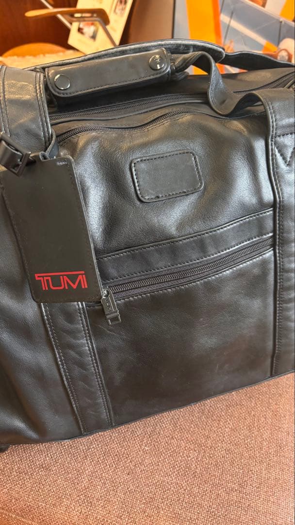 TUMI ブラック レザー ボストンバッグ