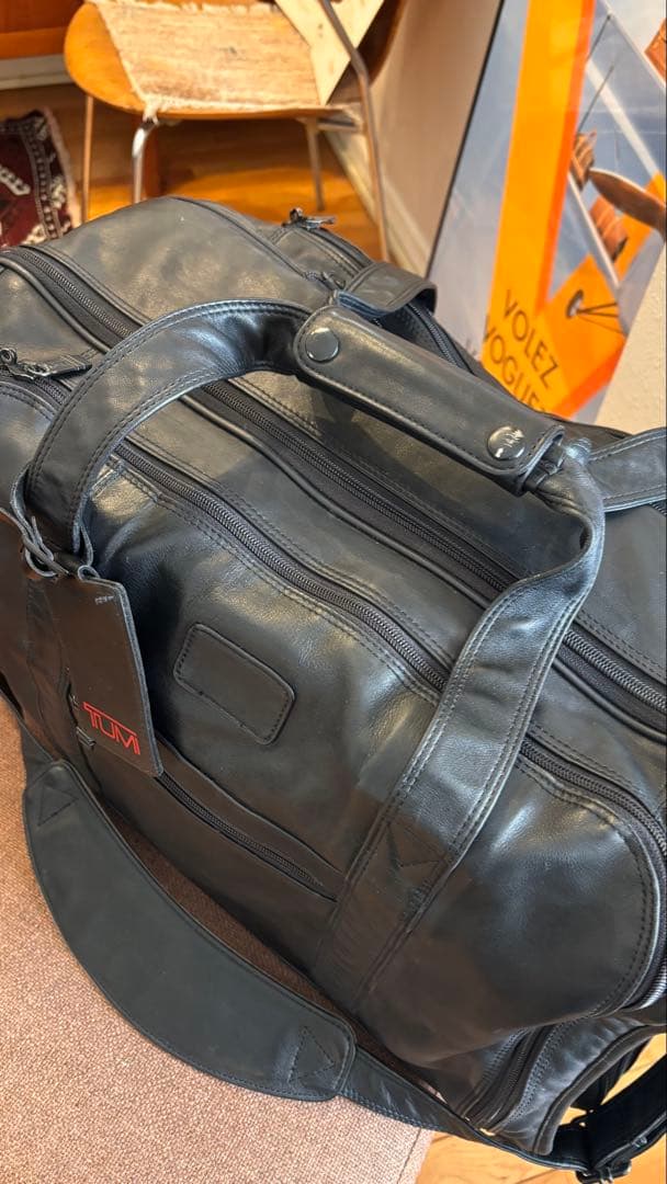 TUMI ブラック レザー ボストンバッグ