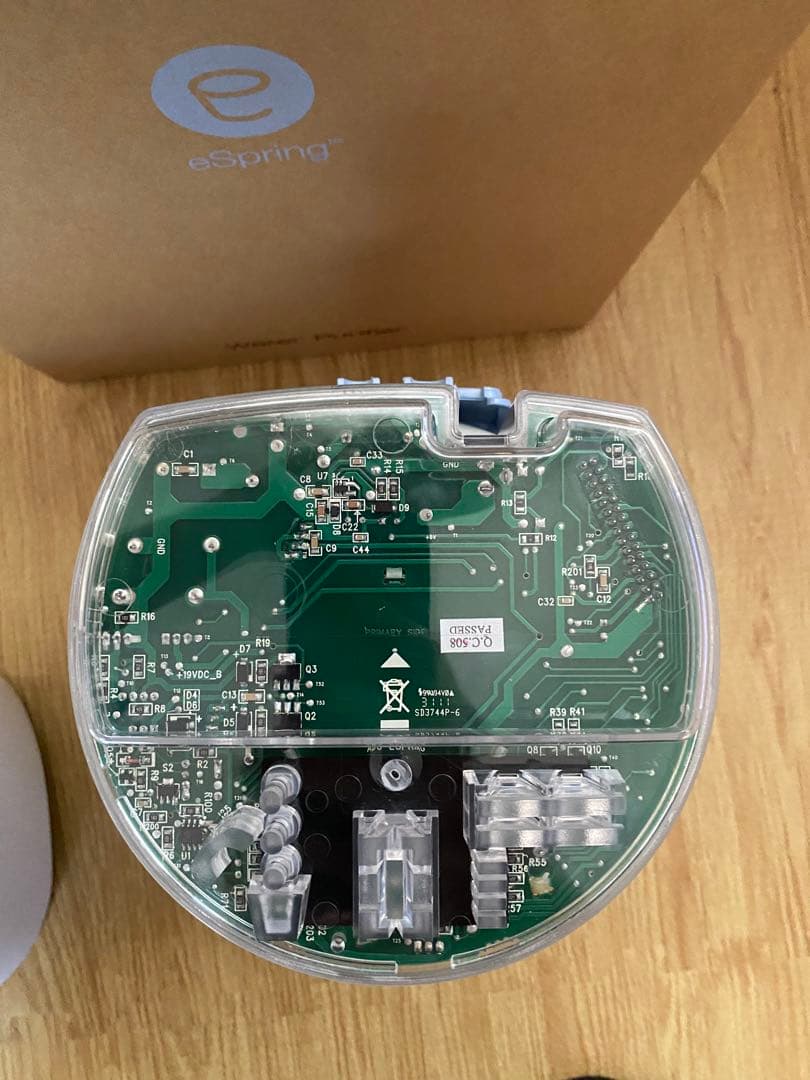 eSpring 浄水器 II、取扱説明書付きの浄水器です。