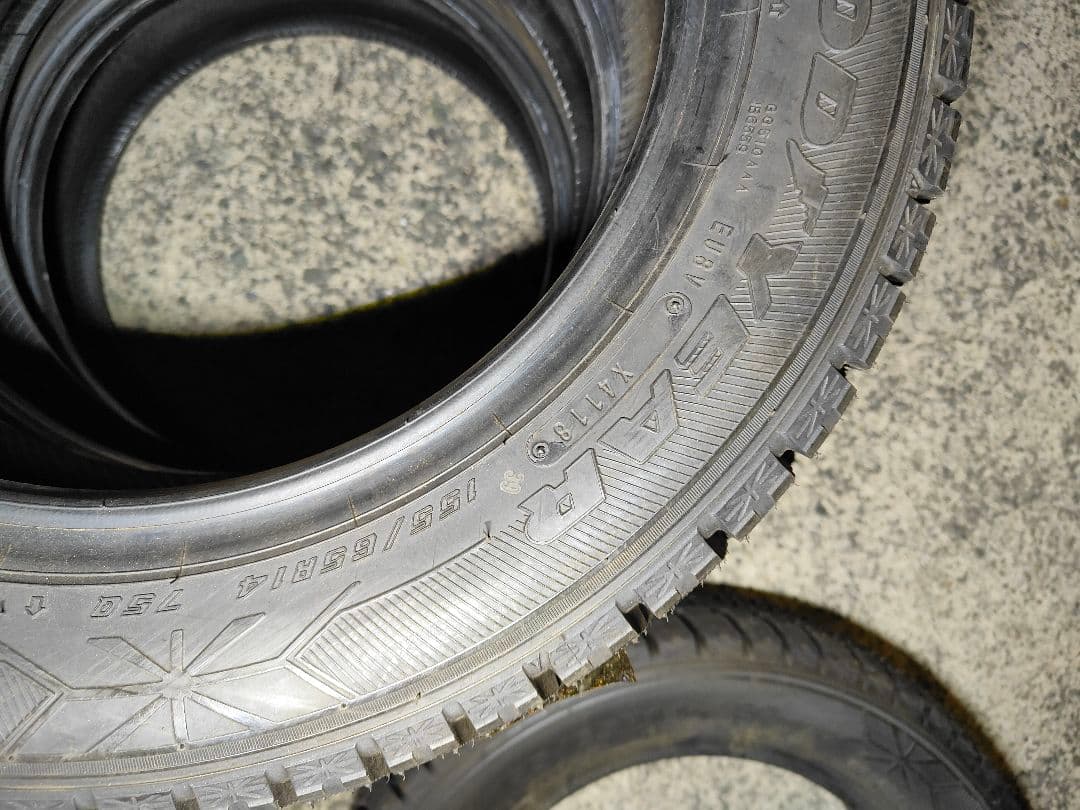 スタッドレスタイヤ 155/65R14 新品２本 中古２本 ４本セット