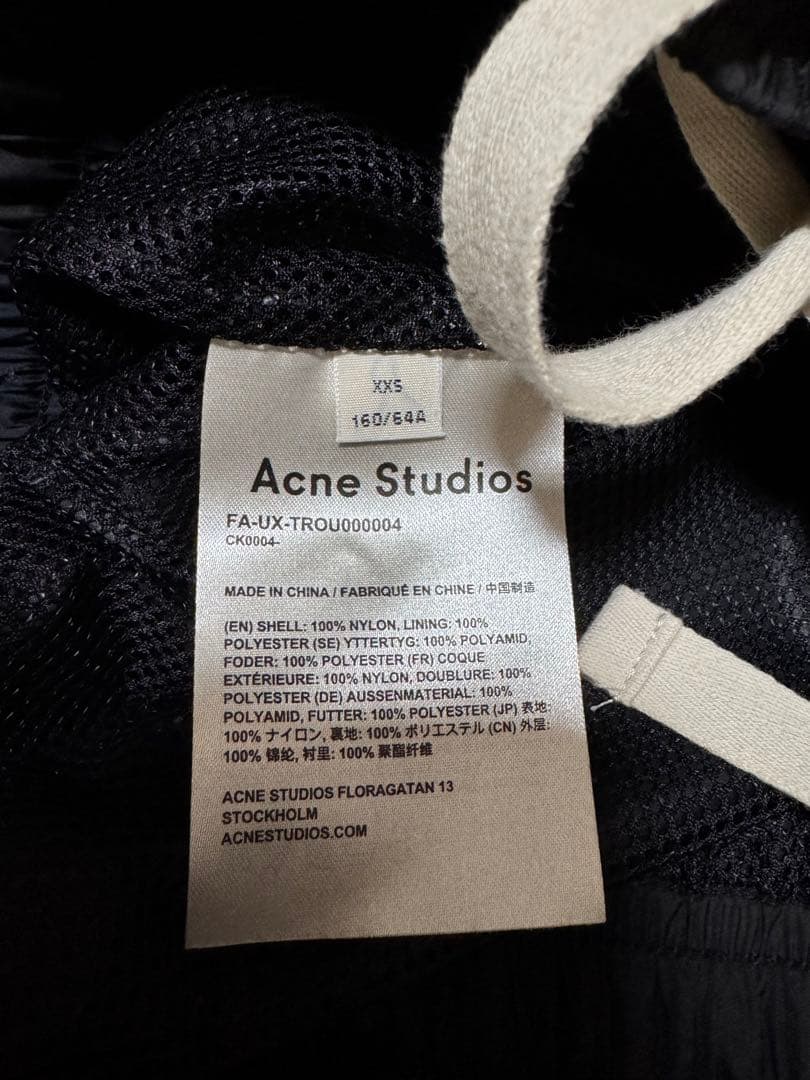 m*7様 試着のみ極美品　Acne Studiosナイロンパンツ　ブラック