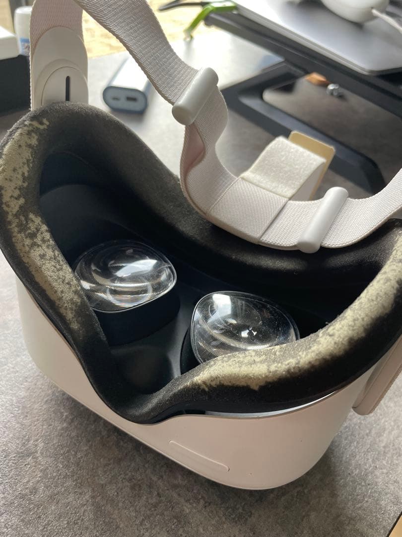  Quest 2—64GB VRヘッドセット コントローラー付き