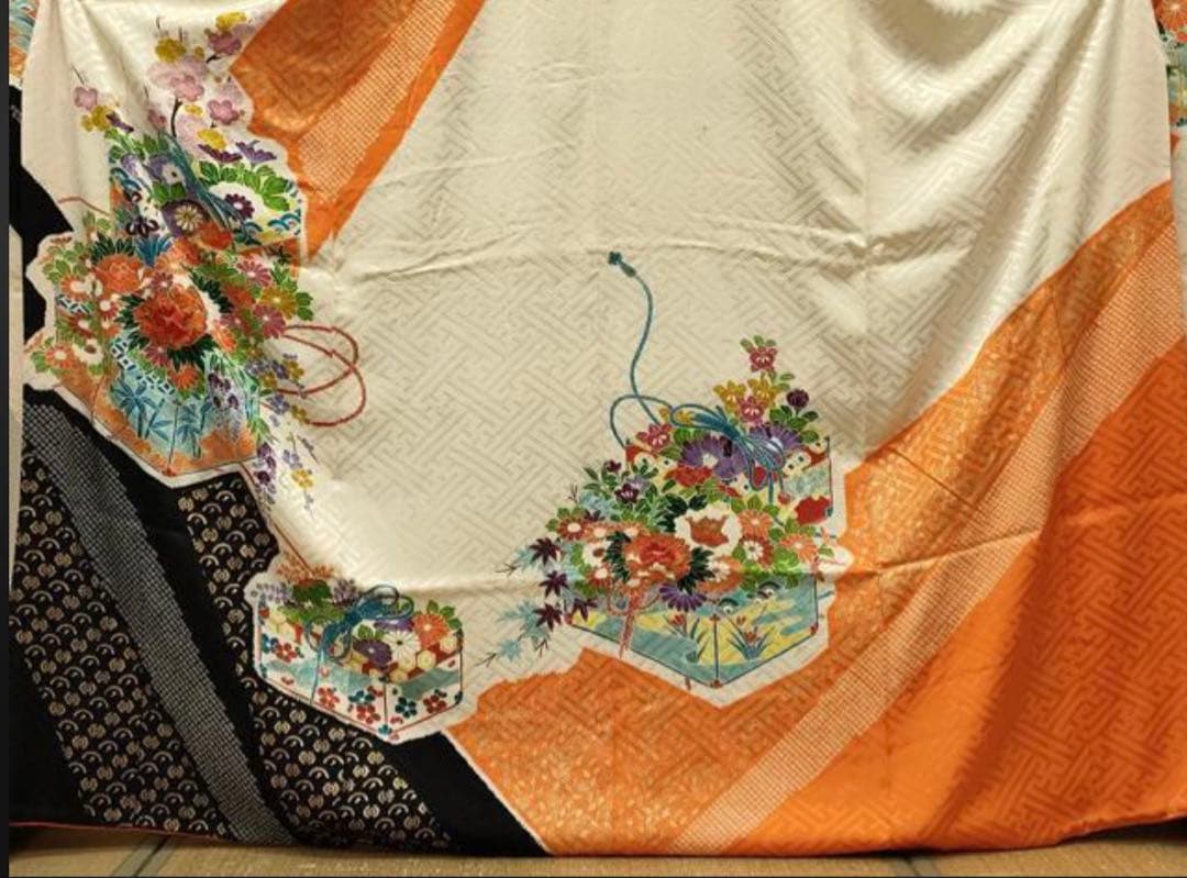 振袖 フルセット6点サイズＬ豪華振袖　駒刺繍　文箱花文　金彩　正絹