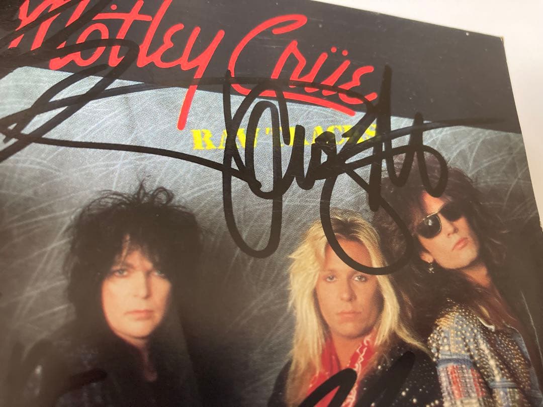 レアMötley Crüe サインCD モトリー クルー　motley crue