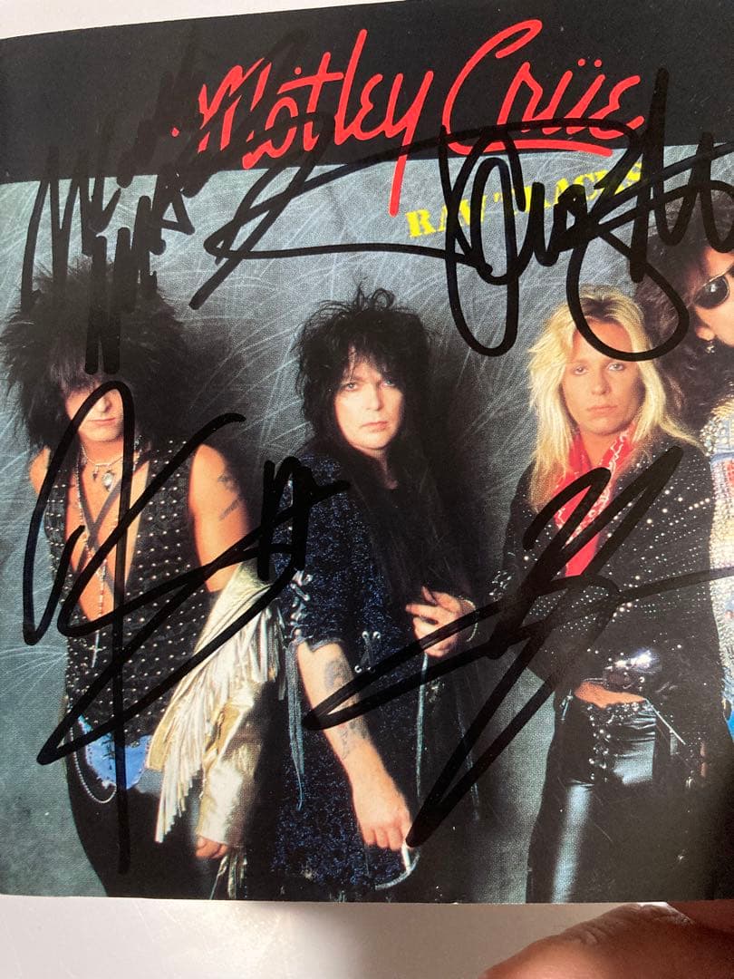 レアMötley Crüe サインCD モトリー クルー　motley crue