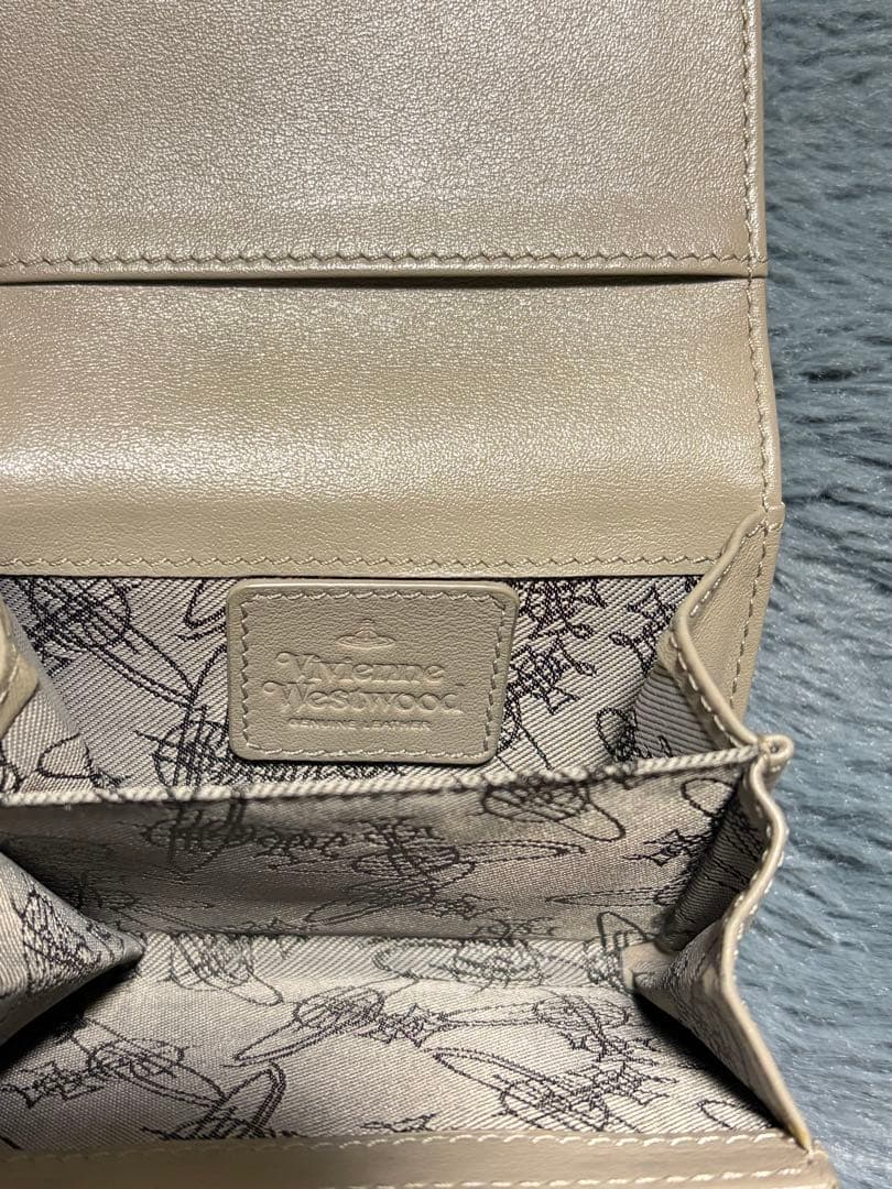 る*ん様 【期間限定セール中☆】Vivienne Westwood 2つ折り財布