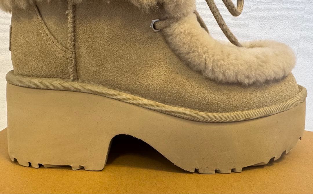 靴 UGG Esmee Lace Up