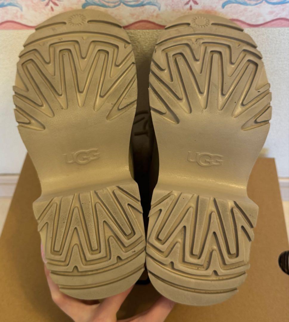 靴 UGG Esmee Lace Up