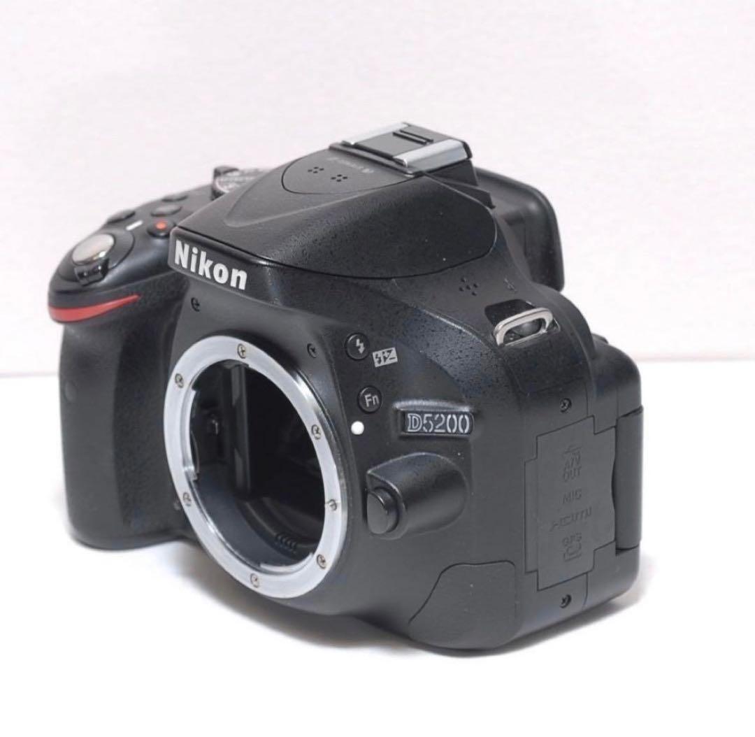 Nikon D5200 デジタル一眼 レフカメラ とハンディブック付き