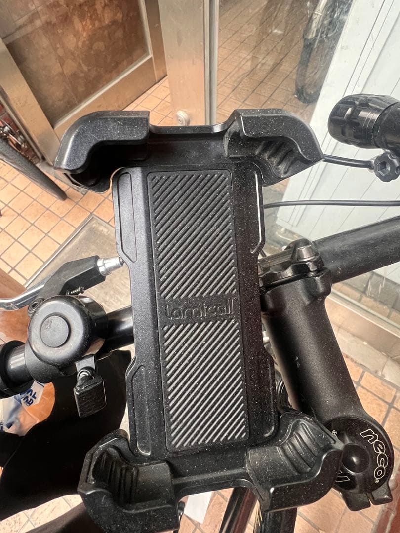【通勤・街乗り】26インチ クロスバイク 6段ギア スマホホルダー付 引取限定