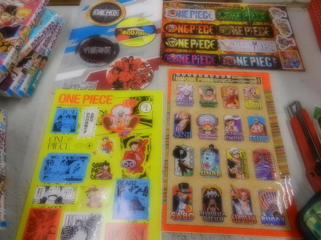 【ONE PIECE/ワンピース】＜コミック77冊＋シール＋袋+カップetc＞