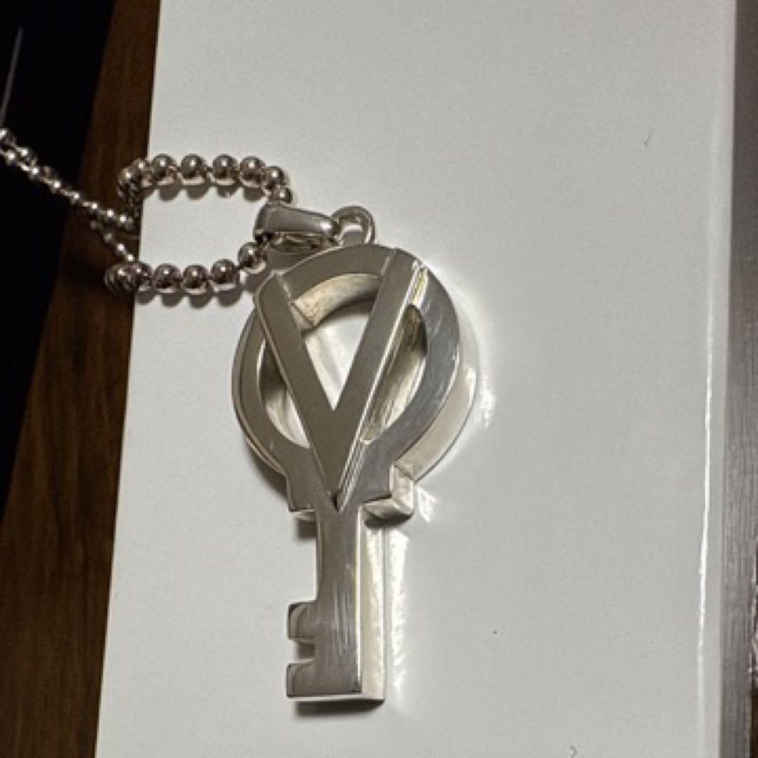 VAULTROOM KEY NECKLACE “V” Silver 925