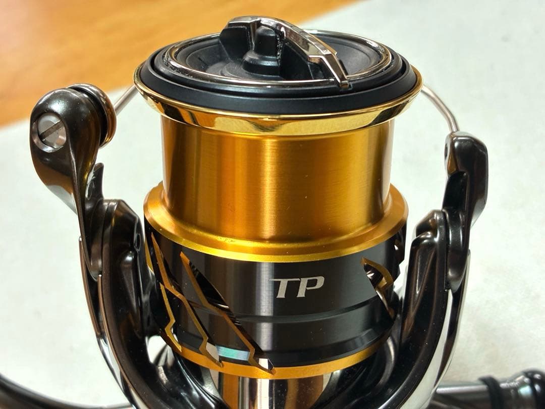 な*べ様 【訳有り品】シマノ リール20ツインパワー2500S【カスタム品】