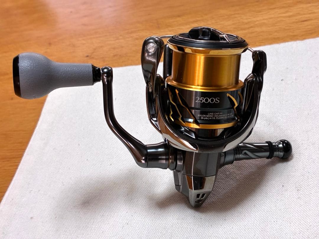 な*べ様 【訳有り品】シマノ リール20ツインパワー2500S【カスタム品】