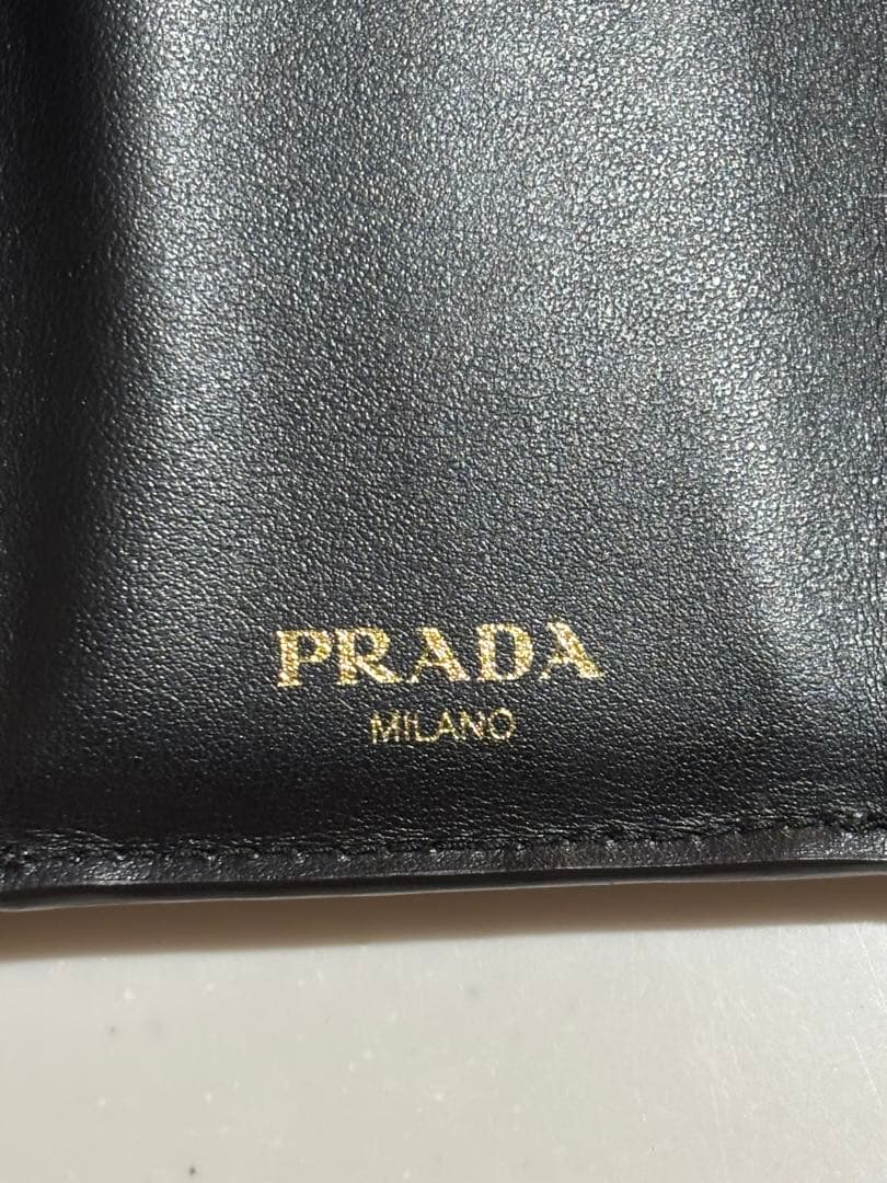 プラダ　財布