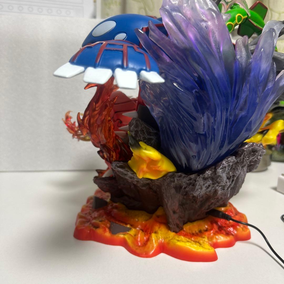 ポケモン　フィギュア　グラードン　カイオーガ　レックウザ　LED付き